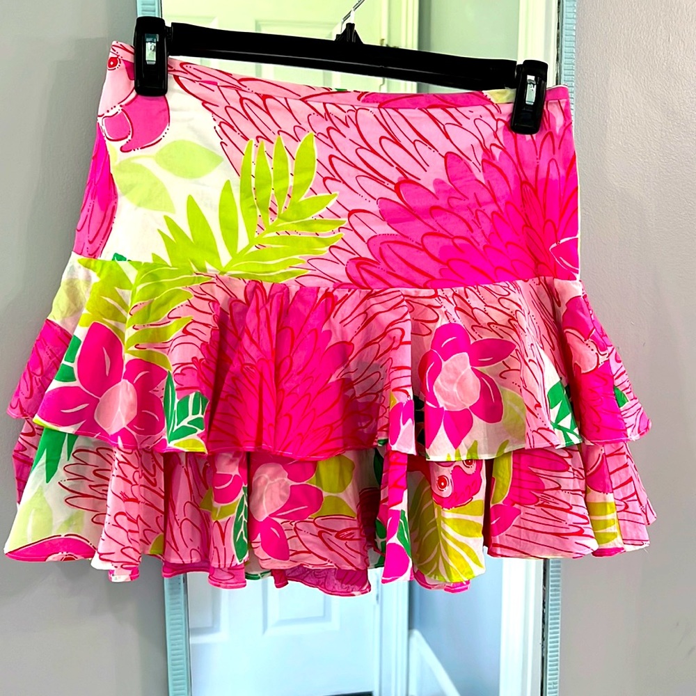 Super Cute Lilly Pulitzer Ruffled Skirt Size 4 EUC parrots tropical
